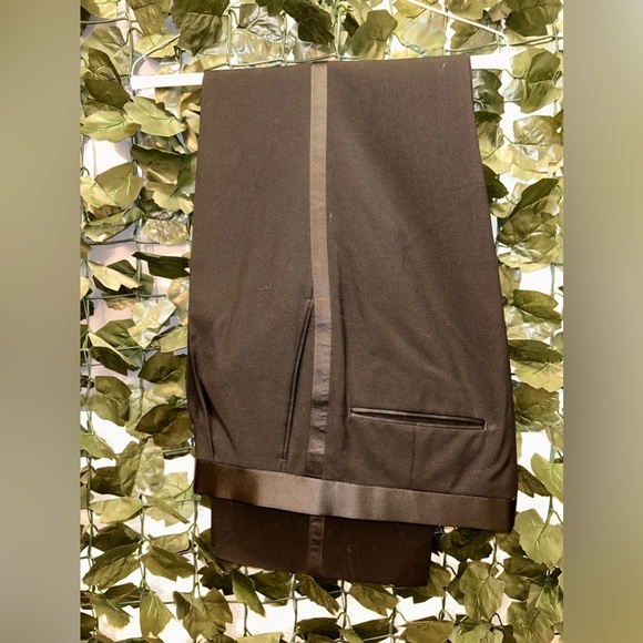 Used Once Men’s tuxedo Size M/L see measurements - Picture 6 of 16